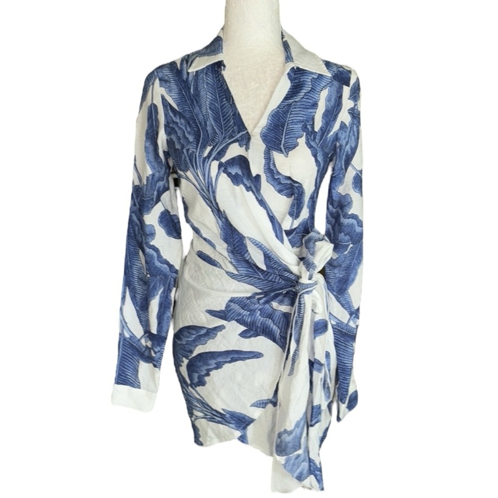 Luxxel Blue & White Tropical Leaf Print Wrap Collared Mini Dress - S